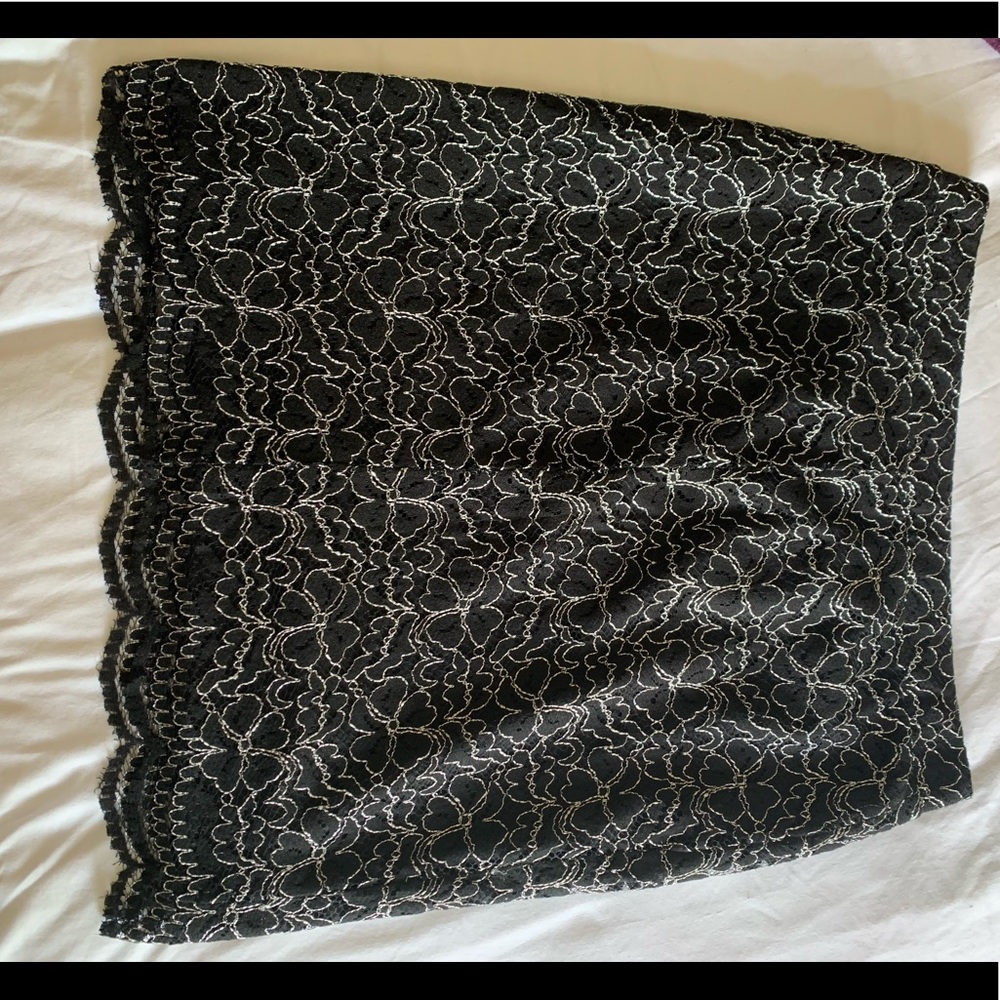 Lace skirt